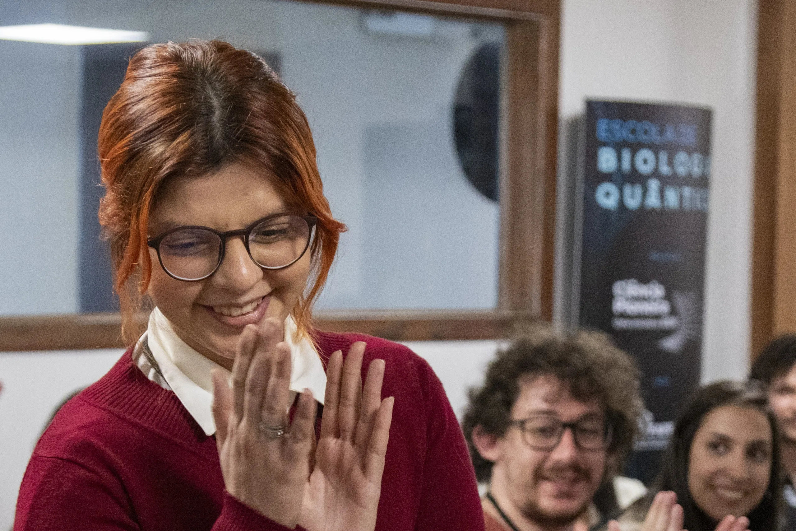 Jovem física brasileira expande fronteiras após Escola de Biologia Quântica da Ciência Pioneira